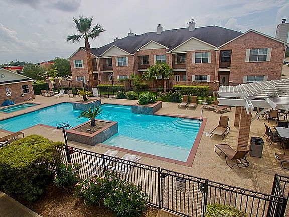 3rd image of 2865 Westhollow Dr Unit 42