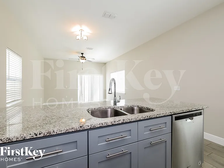 421 Finley Ave — Photo 6