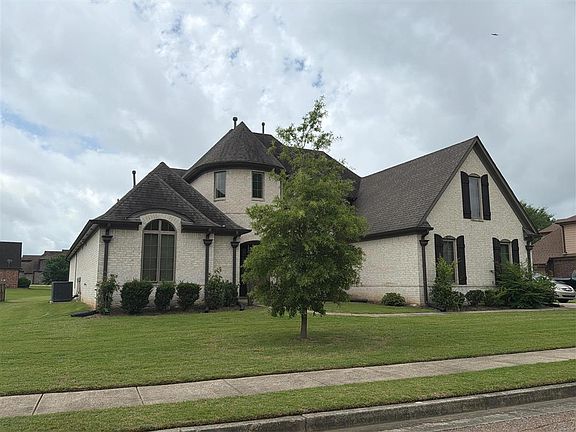 3rd image of 8173 Laurel Run Dr