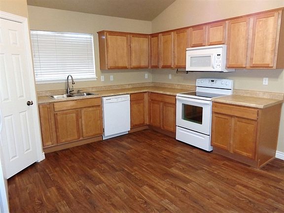 5th image of 122 W Bermuda Dr