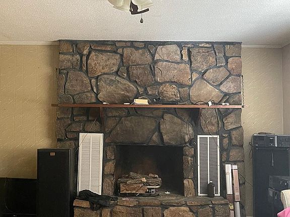 3rd image of 1063 Country Way