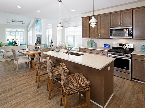 3rd image of 8 Waterside Dr