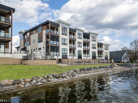 3rd image of 5600 Lake Edge #109