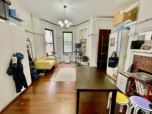 Rented by R New York | media 21