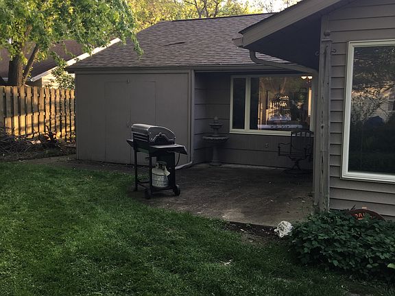 5th image of 211 Sunset Dr