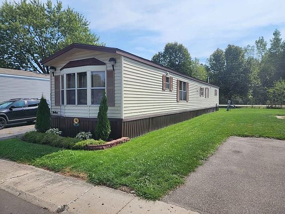 2nd image of 220 Emerald Cir S