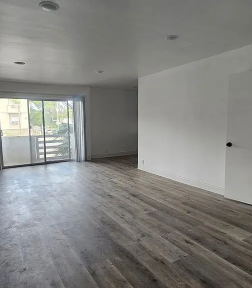 4901 Laurel Canyon Blvd — Photo 9