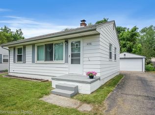 450 Rivard Blvd, Waterford, MI 48327