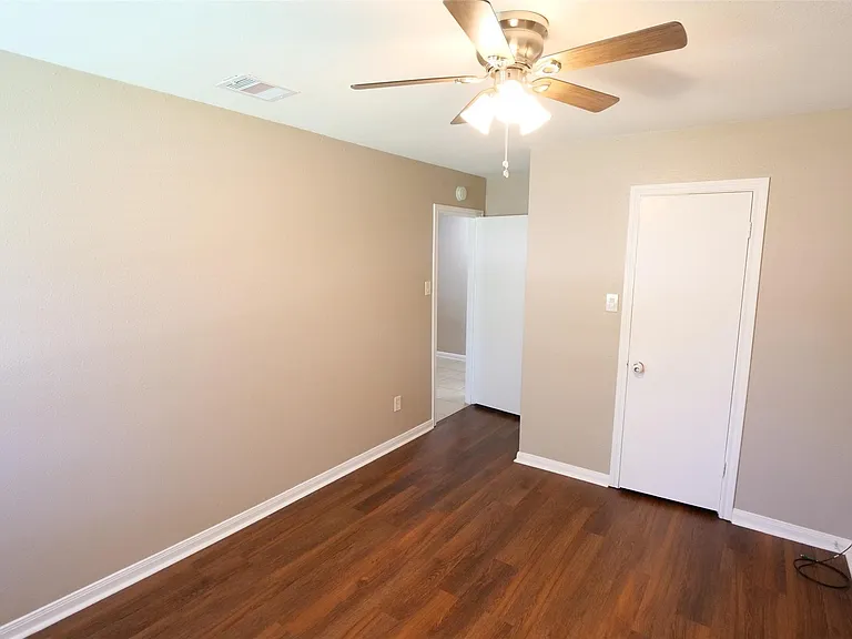 915 Comstock Springs Dr — Photo 20