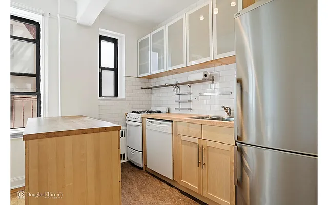 Sold by Douglas Elliman | media 3
