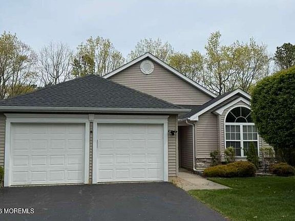 2nd image of 9 Oakmont Road