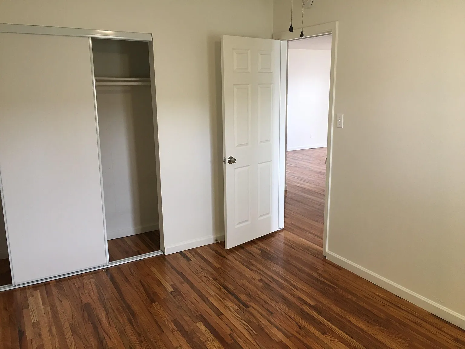 2 bed, 900 sqft, $2,100 — Photo 3