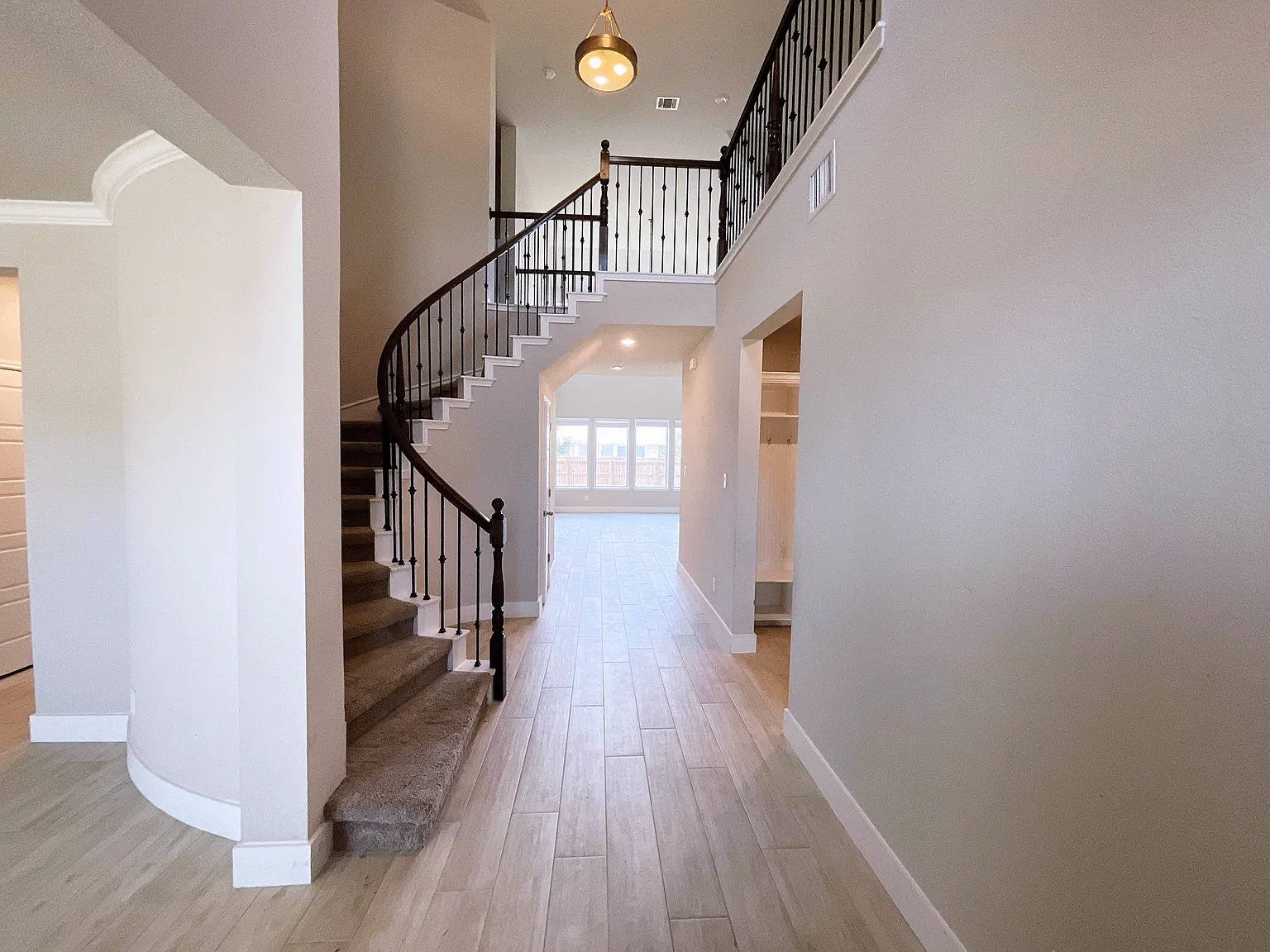 4 bed, 3.5 bath, 2986 sqft, $3,300 — Photo 2