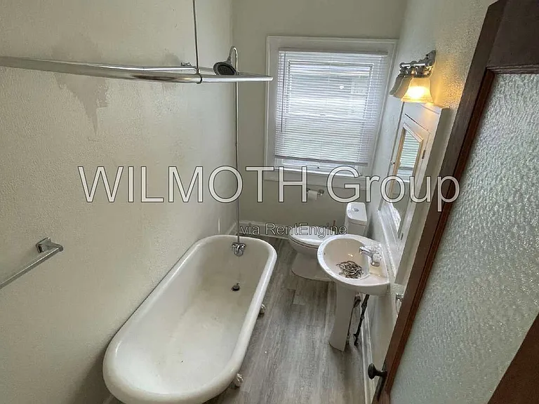 537 E 11th St #2 — Photo 7
