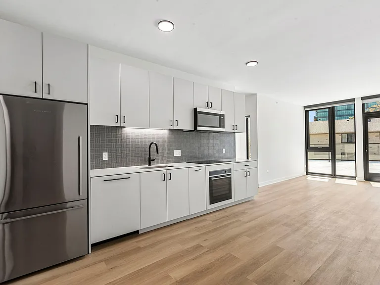 1100-15 W Grand Ave #517 — Photo 3