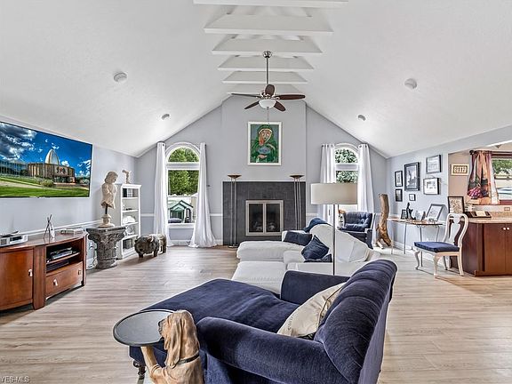 3rd image of 2117 Forest Oak Dr