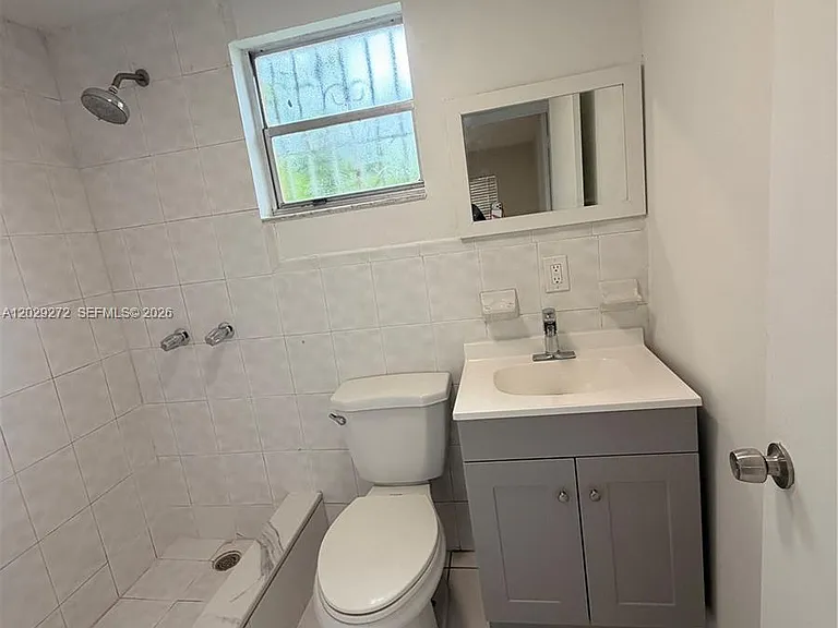 2420 NW 31st St #3 — Photo 8