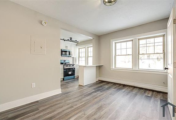 4th image of 3209 Archwood Ave