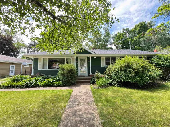 534 Demarest Ave, Waupaca, WI 54981