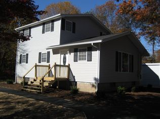 296 Middle Island Rd, Medford, NY 11763