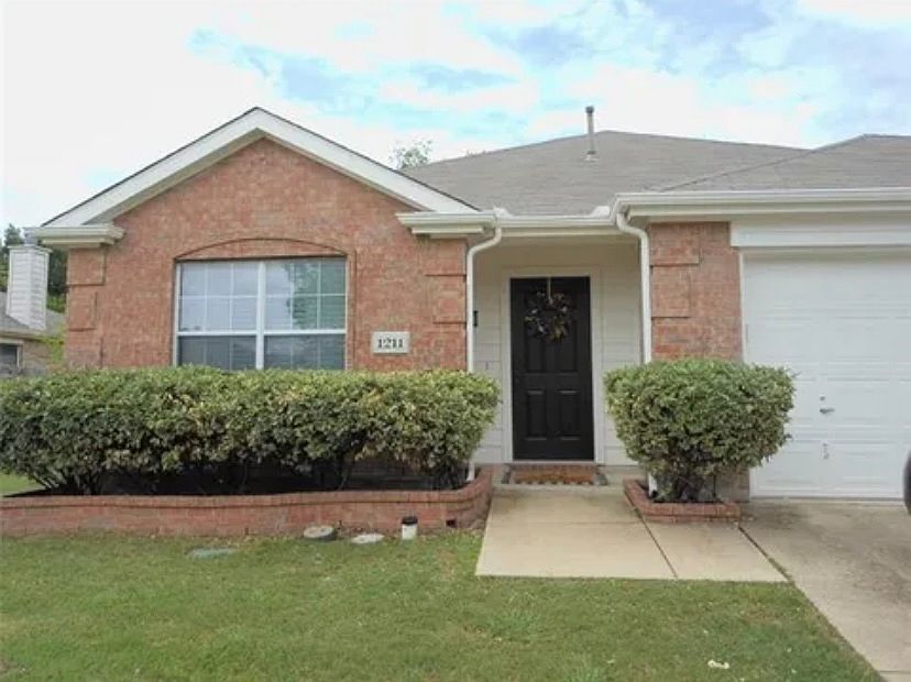 1st image of 1211 Periwinkle Dr