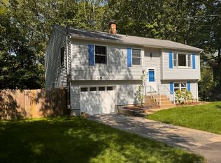 129 Valley Rd, Groton, CT 06340