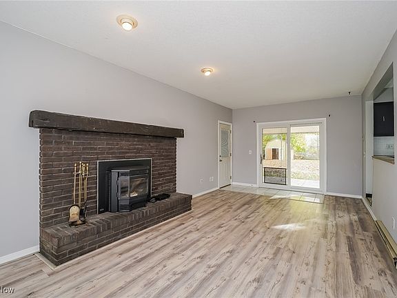 4th image of 115 Hilltop Cir