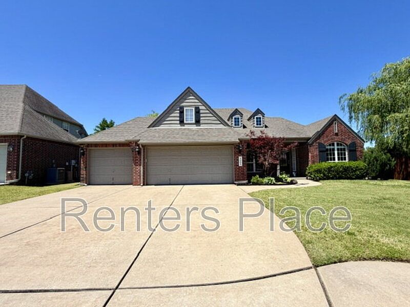 1st image of 3004 S Tamarack Ave