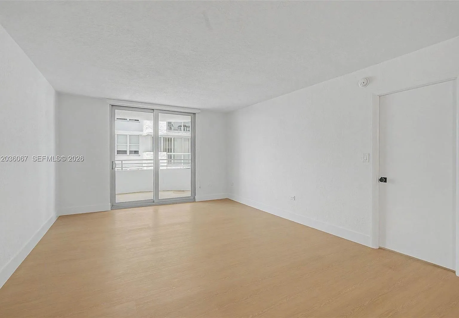 Oceanside Plaza Condo — Photo 4