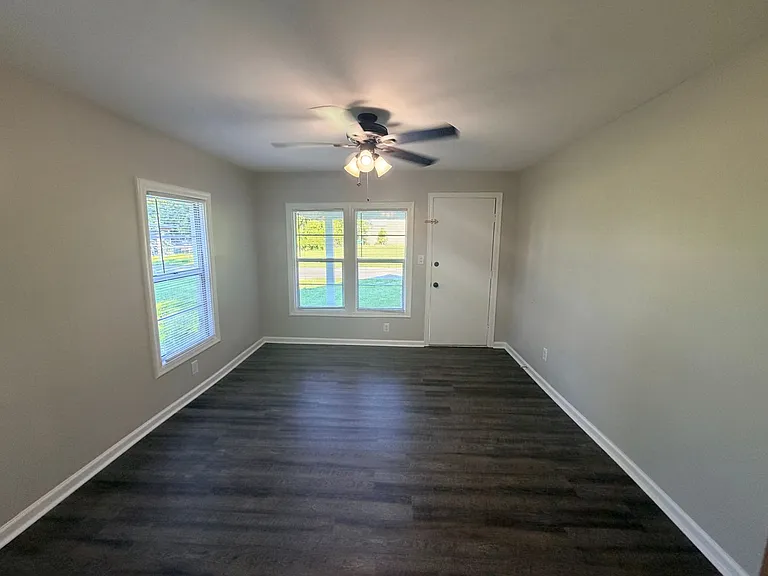 212 N Owens St — Photo 3