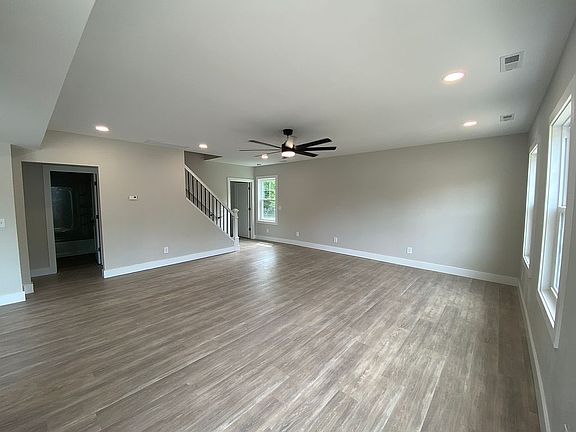 5th image of 195 Race St