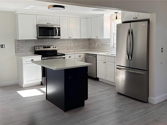 3rd image of 15 Rosedale Dr