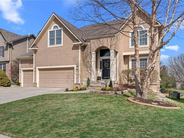 15921 Ash St, Overland Park, KS 66085