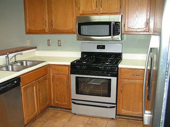 4th image of 4885 N Bridges Dr