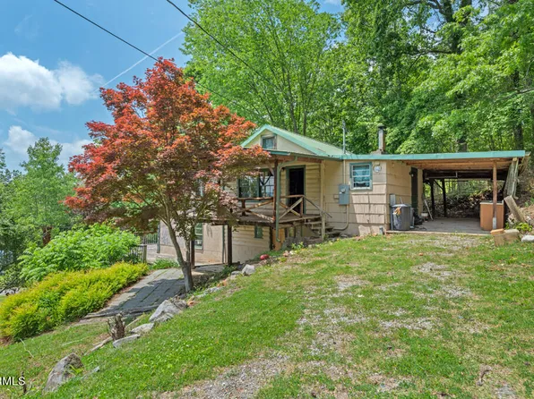 2005 Sunbird Ln, Dandridge, TN 37725