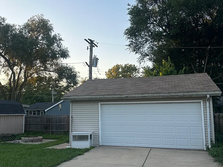 1817 Ivy Ln — Photo 26
