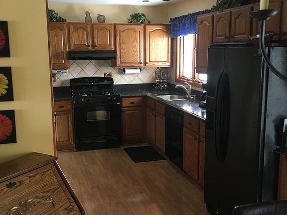 3rd image of 9121 Forest Dr