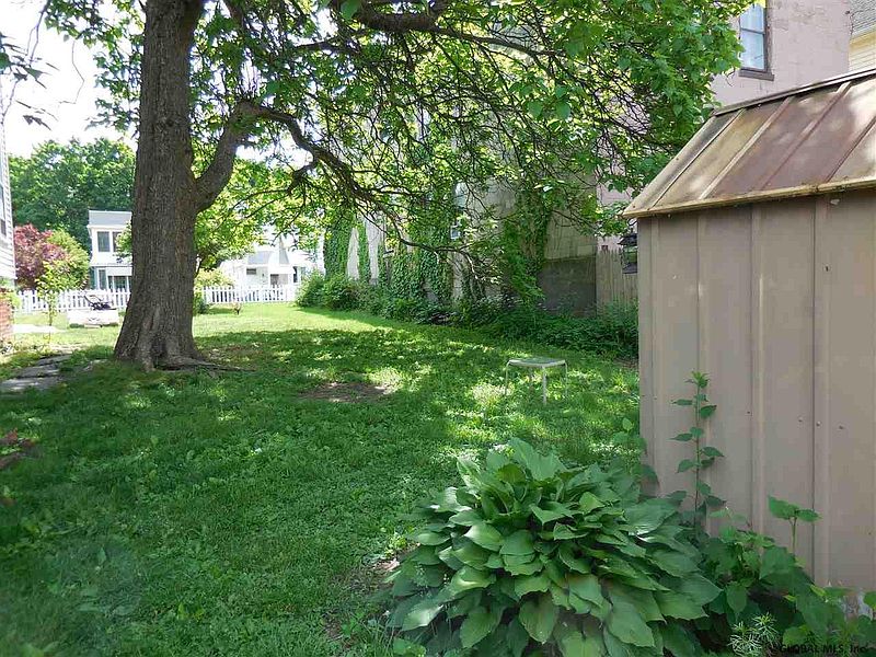 4th image of 173 N 7TH Avenue