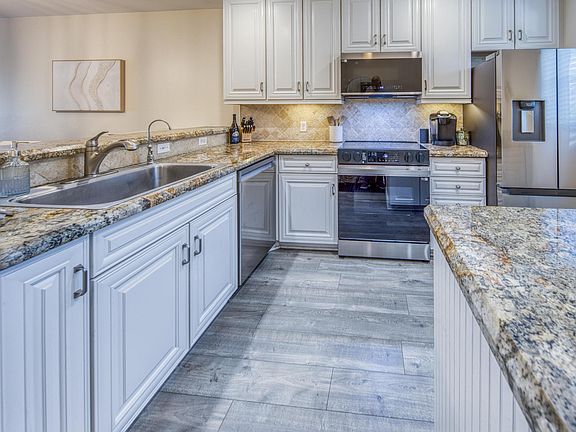 5th image of 1428 S Lakeside Drive #31