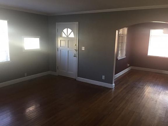 5th image of 211 W Gilmer Park