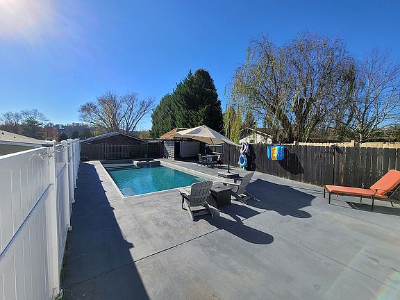 2nd image of 508 S Asbury Dr