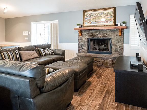 2nd image of 6680 Duck Pond Ln