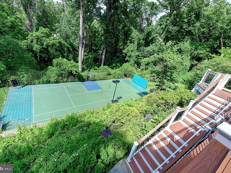 8232 Kerry Ct — Photo 3