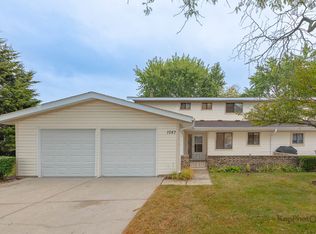 1087 Mohegan Ln, Schaumburg, IL 60193
