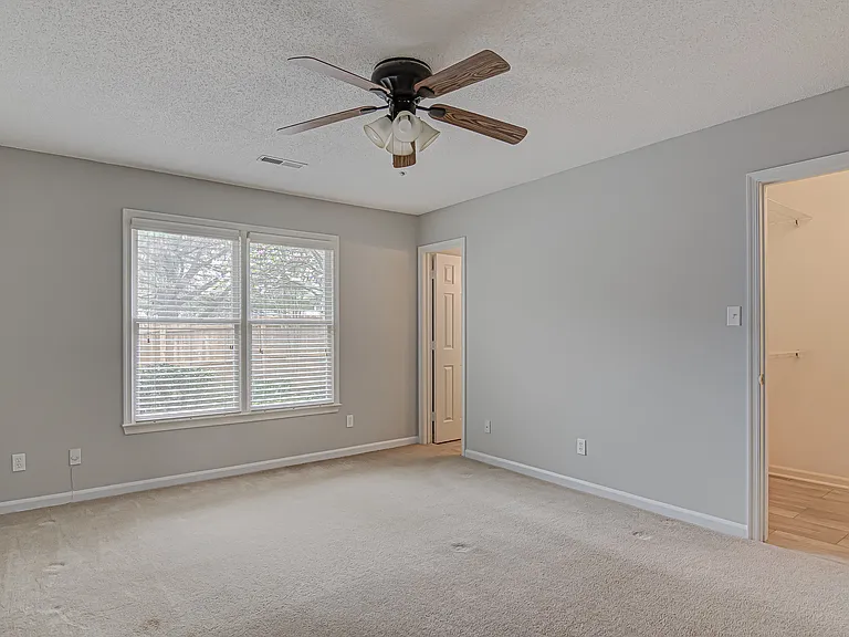 5022 Heathridge Ter — Photo 10