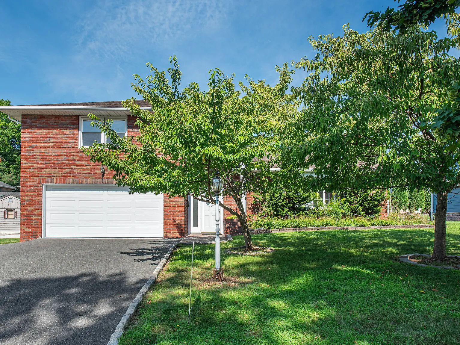 3 bed, 2.5 bath, 2200 sqft, $4,500 — Photo 3