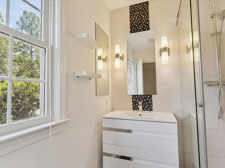 1397 Canterbury Way — Photo 16