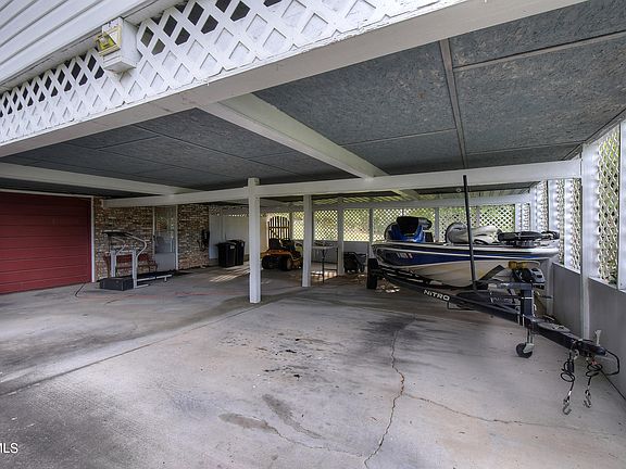 5th image of 218 Golf View Dr
