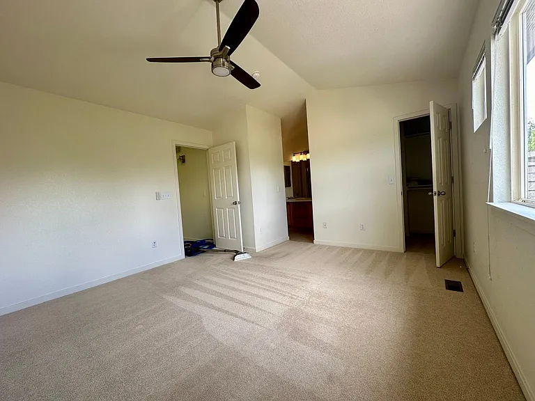 111 Rowena Pl — Photo 17