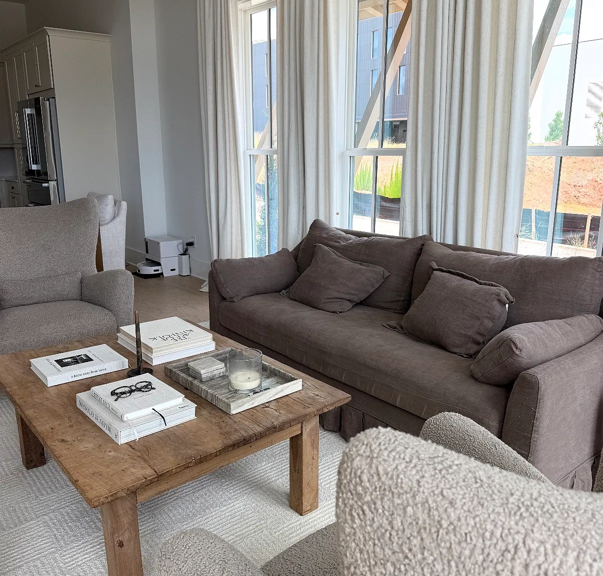 3 bed, 1950 sqft, $4,700 — Photo 1